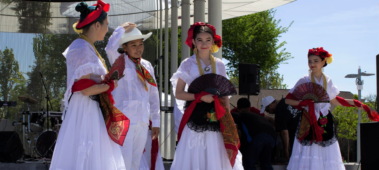 Centro Cultural Mexicano dancers